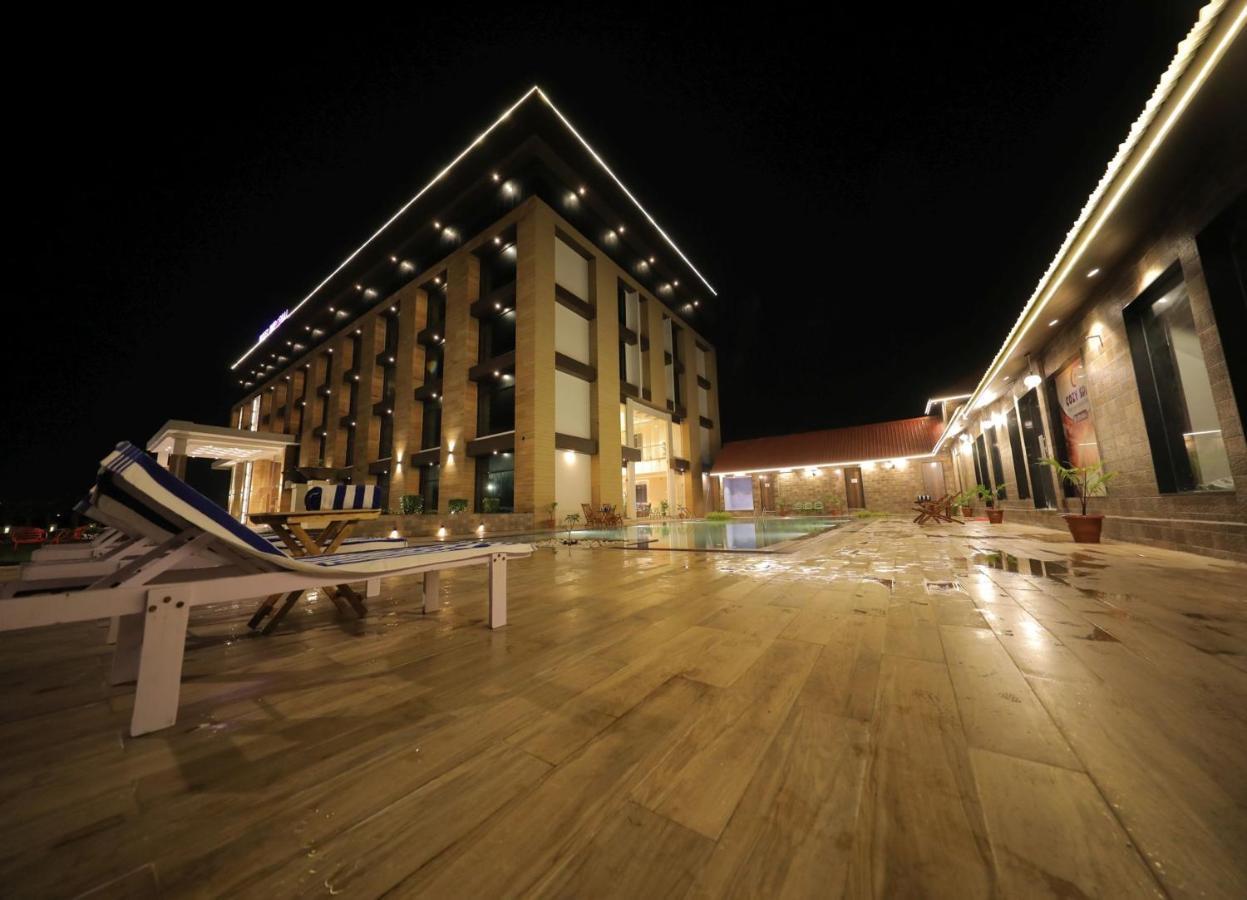 Sarovar Portico, Somnāth Buitenkant foto