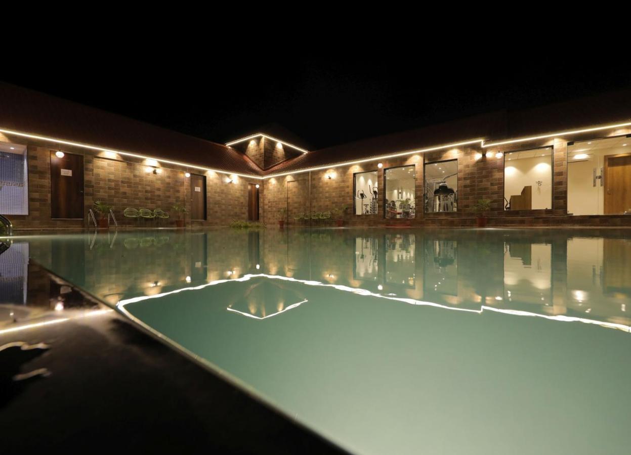 Sarovar Portico, Somnāth Buitenkant foto