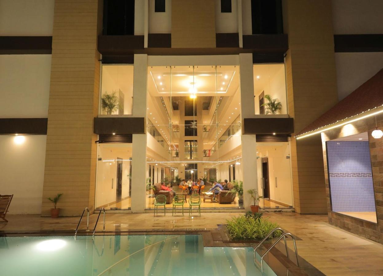 Sarovar Portico, Somnāth Buitenkant foto