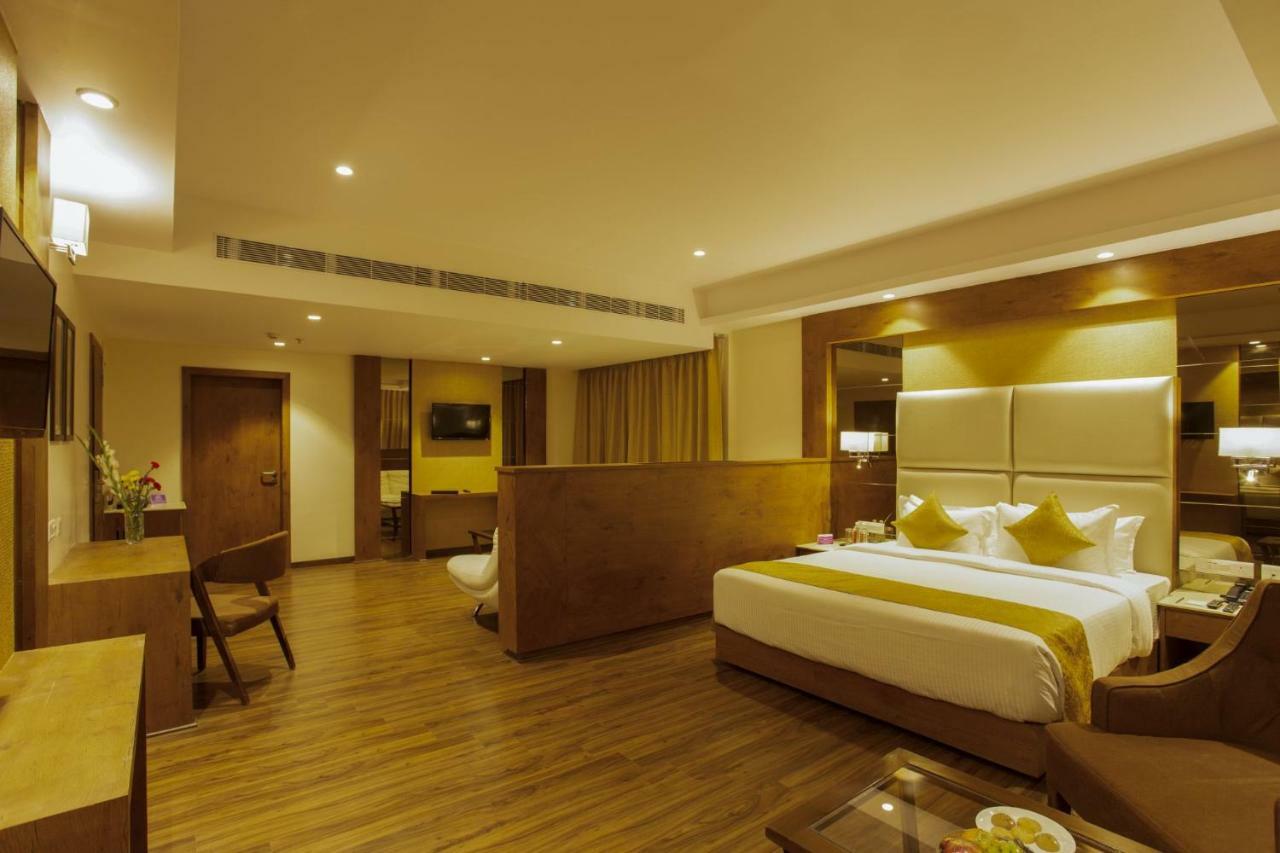 Sarovar Portico, Somnāth Buitenkant foto