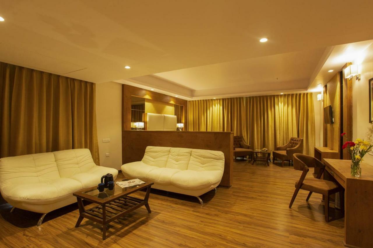 Sarovar Portico, Somnāth Buitenkant foto