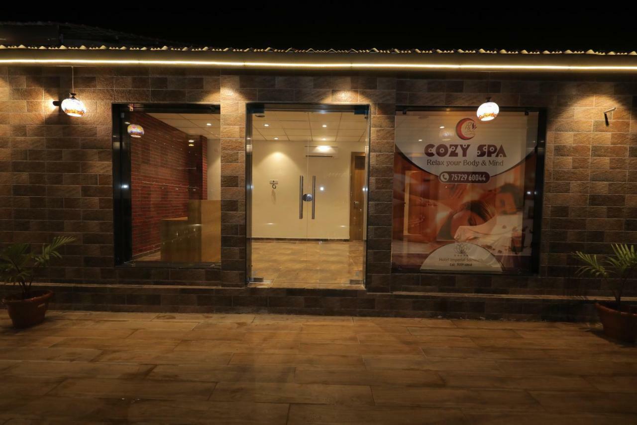 Sarovar Portico, Somnāth Buitenkant foto